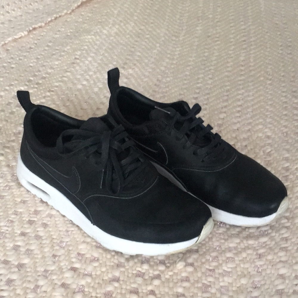 Nike sir max Thea